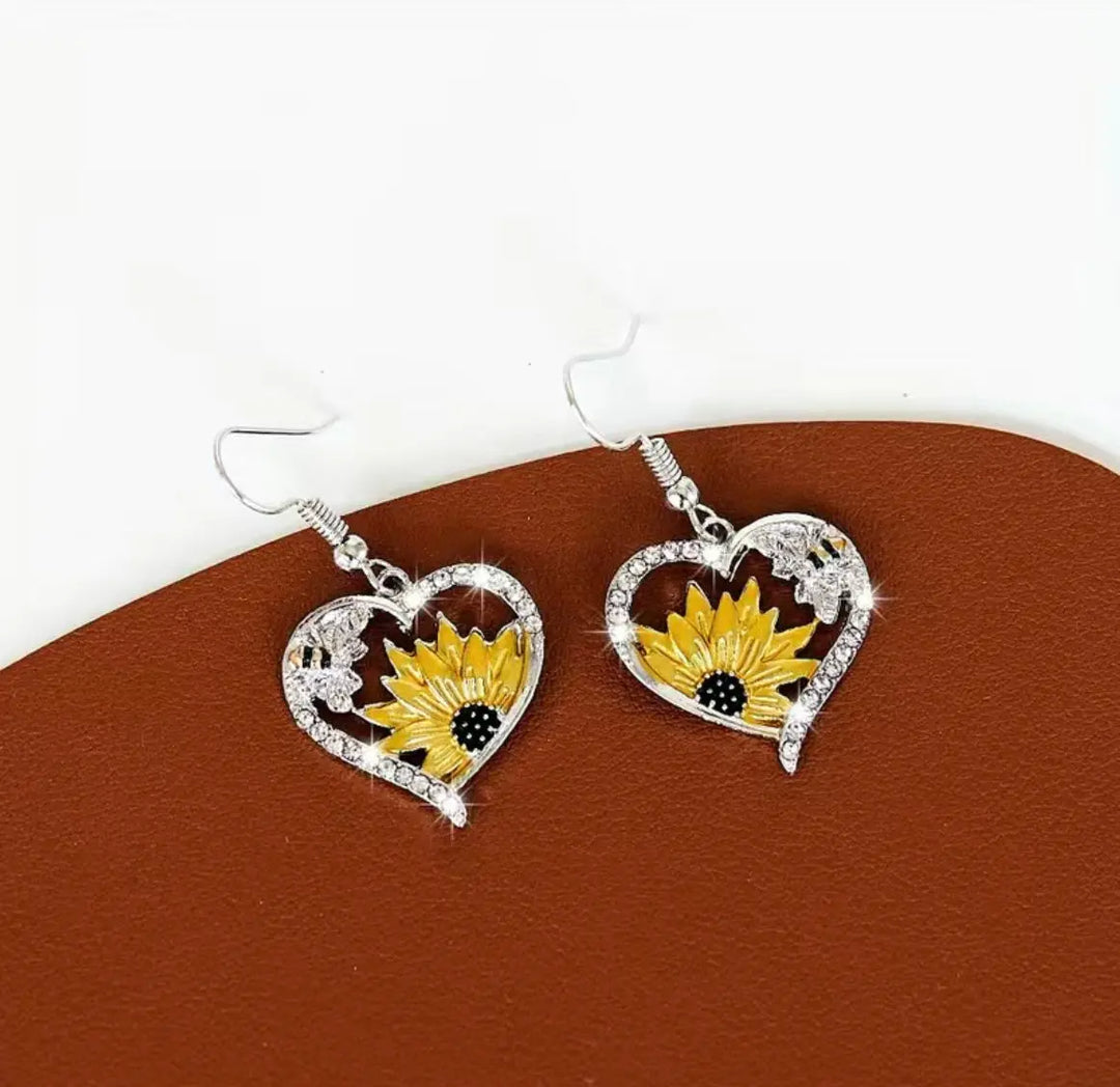 10 FLASH SALE! Fun Silver Tone Heart Shape with Sunflower and Bee Rhinestone Dangle Hook Earrings Sashays Jewelry