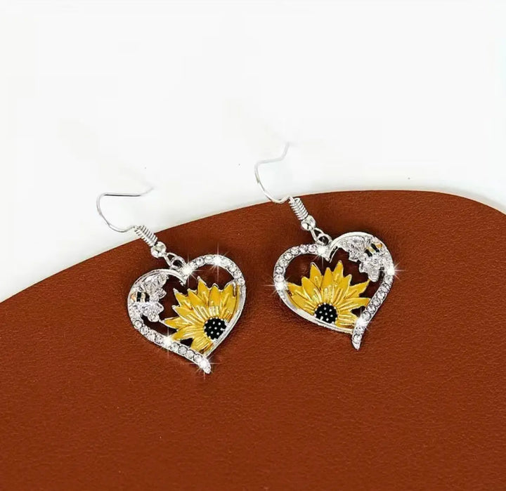 10 FLASH SALE! Fun Silver Tone Heart Shape with Sunflower and Bee Rhinestone Dangle Hook Earrings Sashays Jewelry